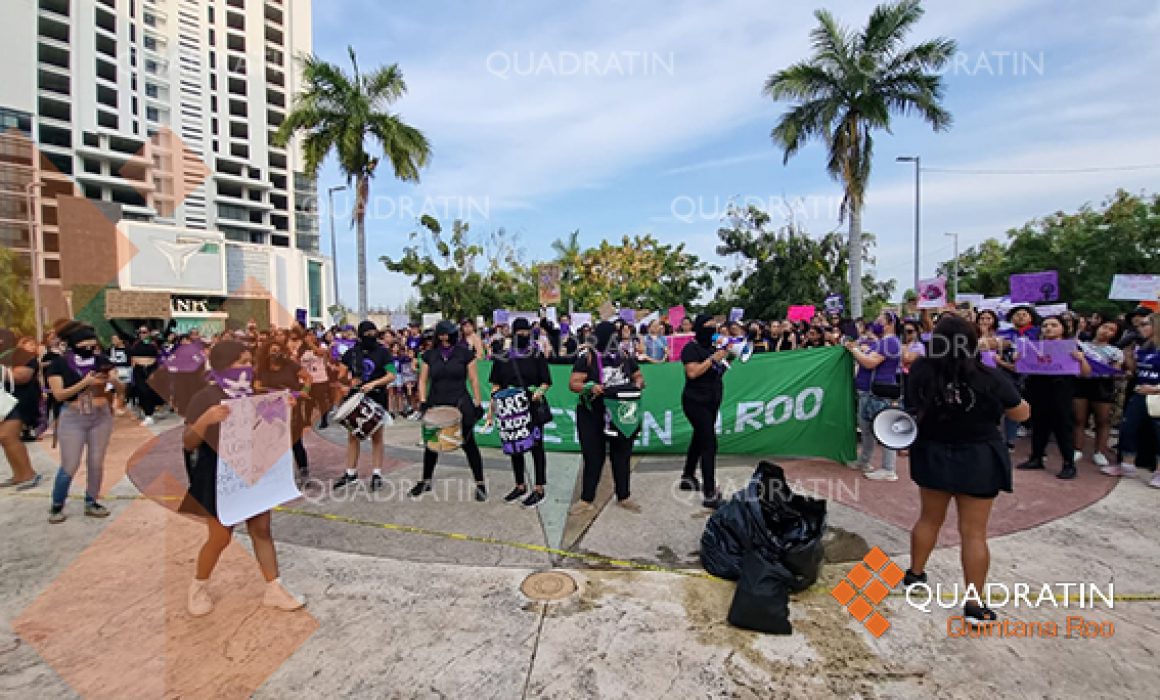 Marchan más de 2 mil feministas en Cancún por sus derechos Quadratin