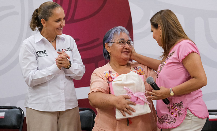 Mara Lezama entrega prótesis a sobrevivientes de cáncer de mama