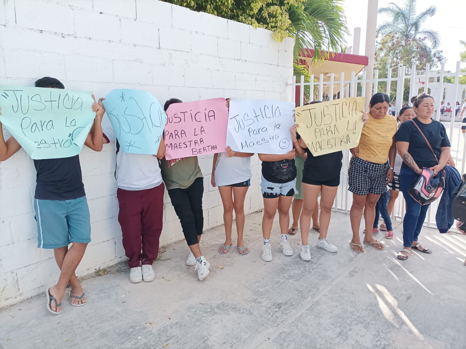 Manifestación en telesecundaria de Calderitas Quadratin Quintana Roo