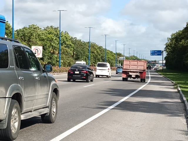 Cancelan transportistas paro en Cancún por adeudos de obra del Tren