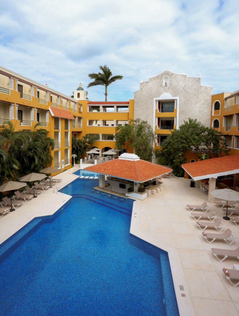 Disfruta en Hotel Adhara Cancún del mejor desayuno buffet y daypass -  Quadratin Quintana Roo