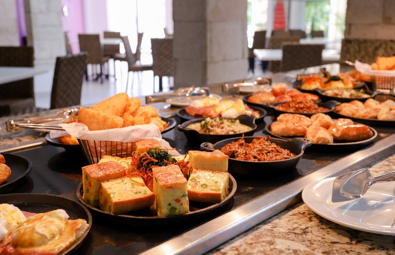 Hotel Adhara Cancún ofrece buffet por solo 190 pesos - Quadratin Quintana  Roo