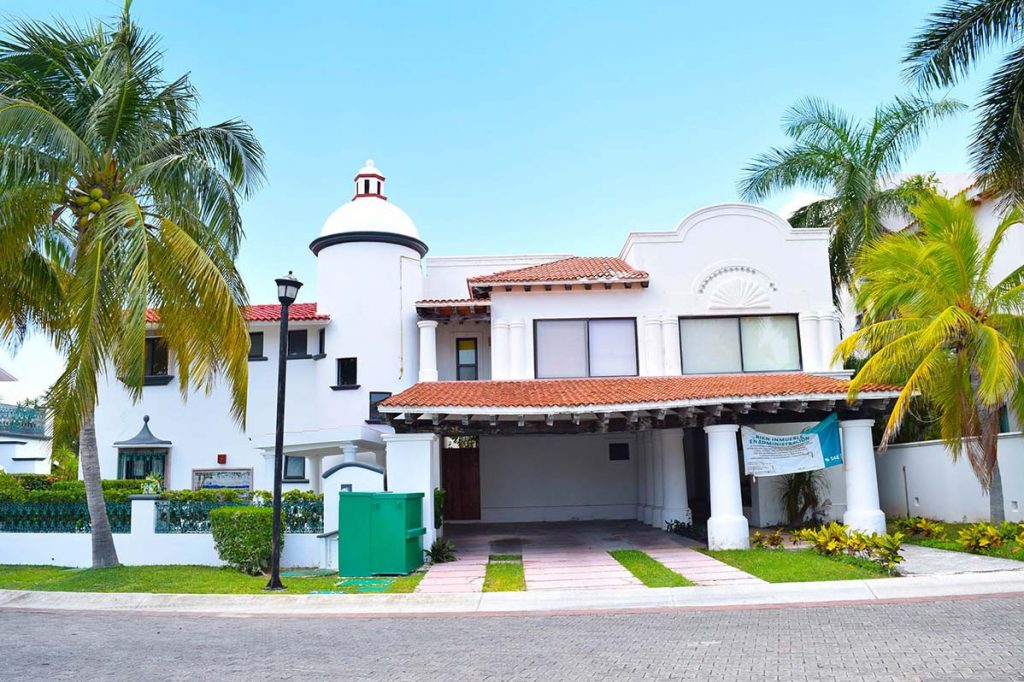 A la venta casa de Chespirito en Isla Dorada de Cancún - Quadratin Quintana  Roo