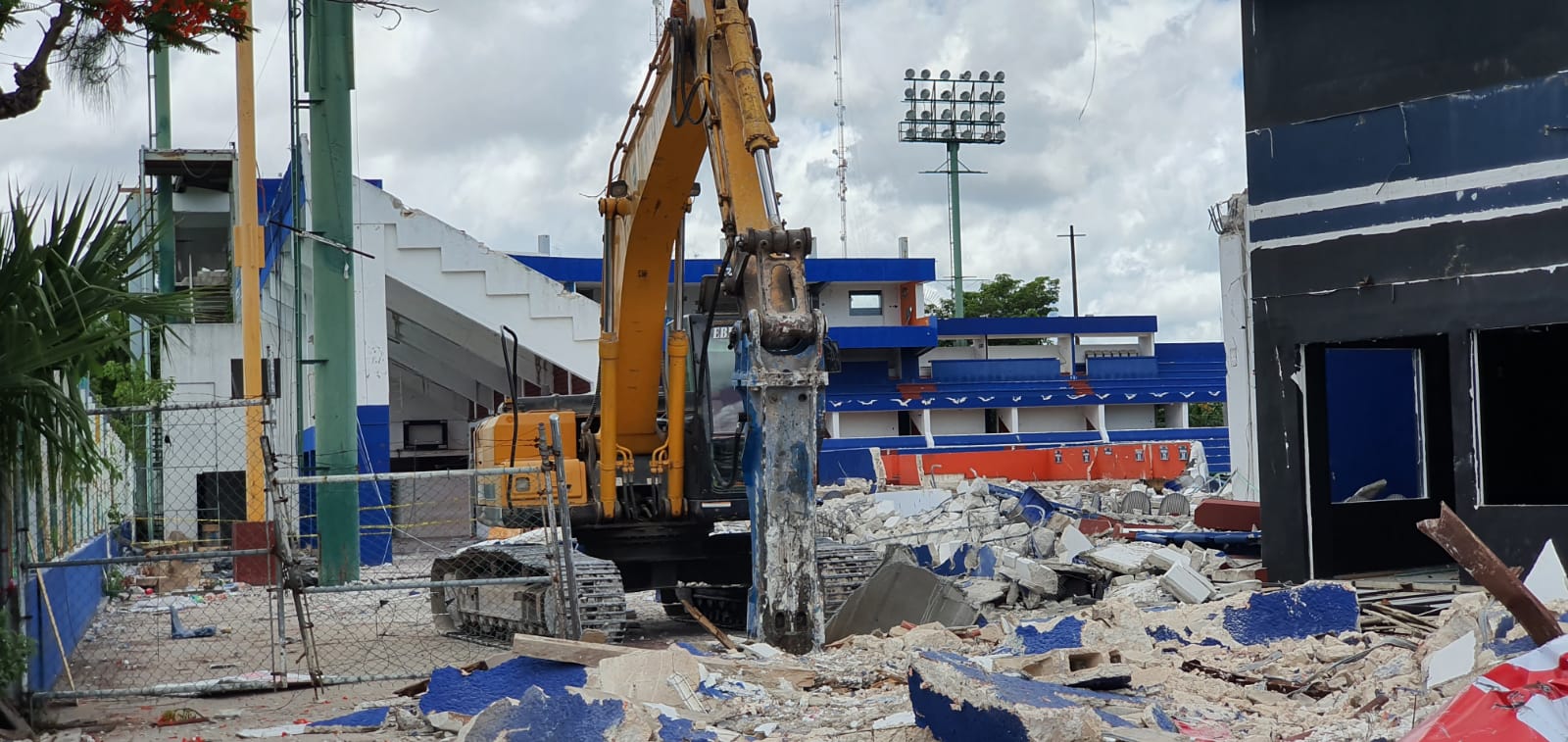 Comienza demolición del estadio de beisbol Beto Ávila en Cancún - Quadratin  Quintana Roo