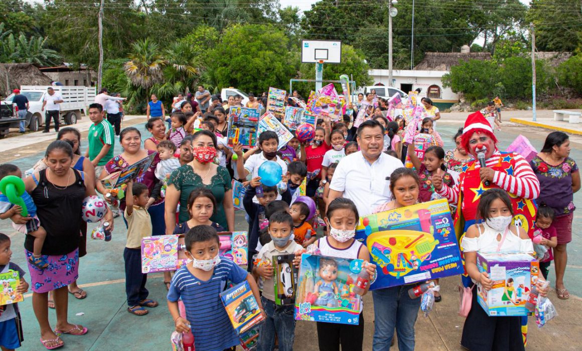 Llevan felicidad a comunidades mayas de Tulum con caravana