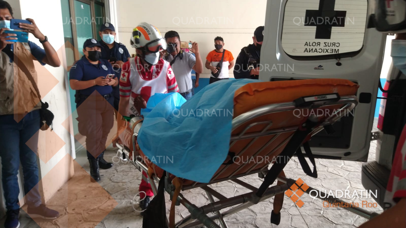 Con 4 disparos en la espalda llega al hospital - Quadratin Quintana Roo