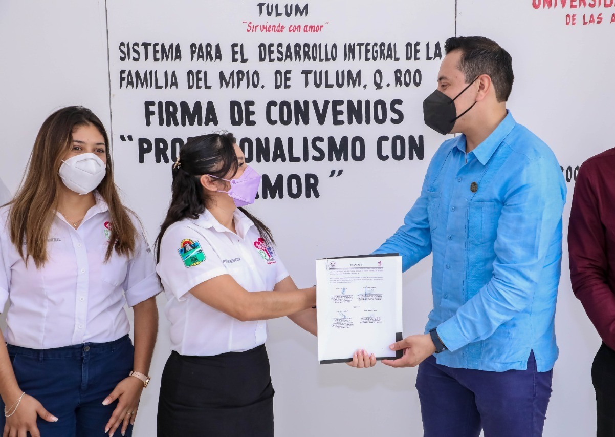 Otorga DIF Tulum más oportunidades a estudiantes - Quadratin Quintana Roo
