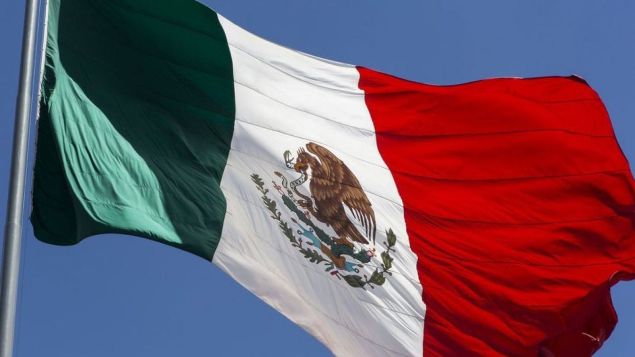 Hasta 4 años de prisión, la sanción por modificar Bandera - Quadratin Quintana Roo - Vimarsana News