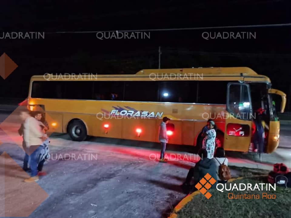 Dejan varados en carretera y sin ayuda a pasajeros de autobús - Quadratin  Quintana Roo