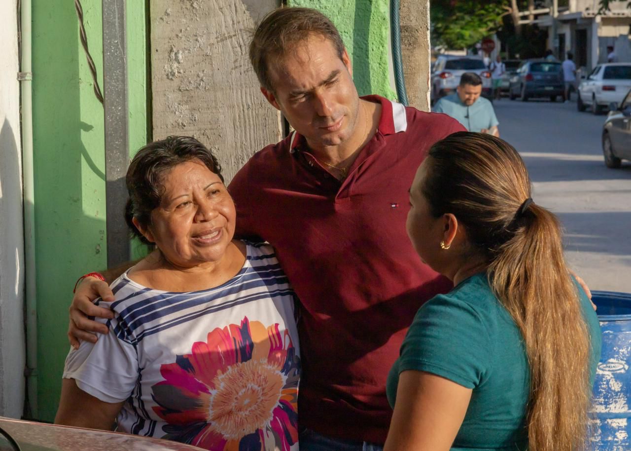 Diego Casta n lleva caravana de servicios a colonia Centro de