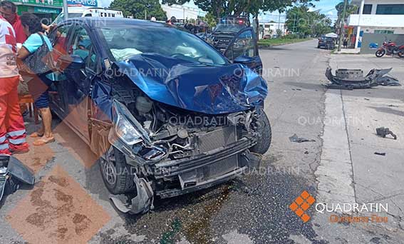 Se pasa el alto patrulla y provoca fuerte choque en Chetumal ...