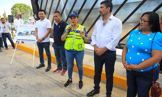 Lili Campos le cumple a vecinos de Villas del Sol - Quadratin Quintana Roo