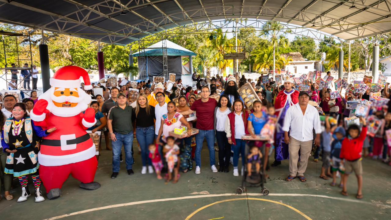 Lleva Diego Casta n caravana de dulces y juguetes a comunidades