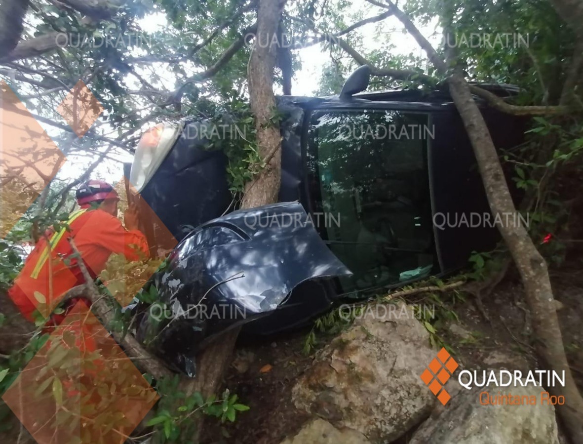 Conductora Pierde El Control Y Vuelca En Chetumal Quadratin Quintana Roo