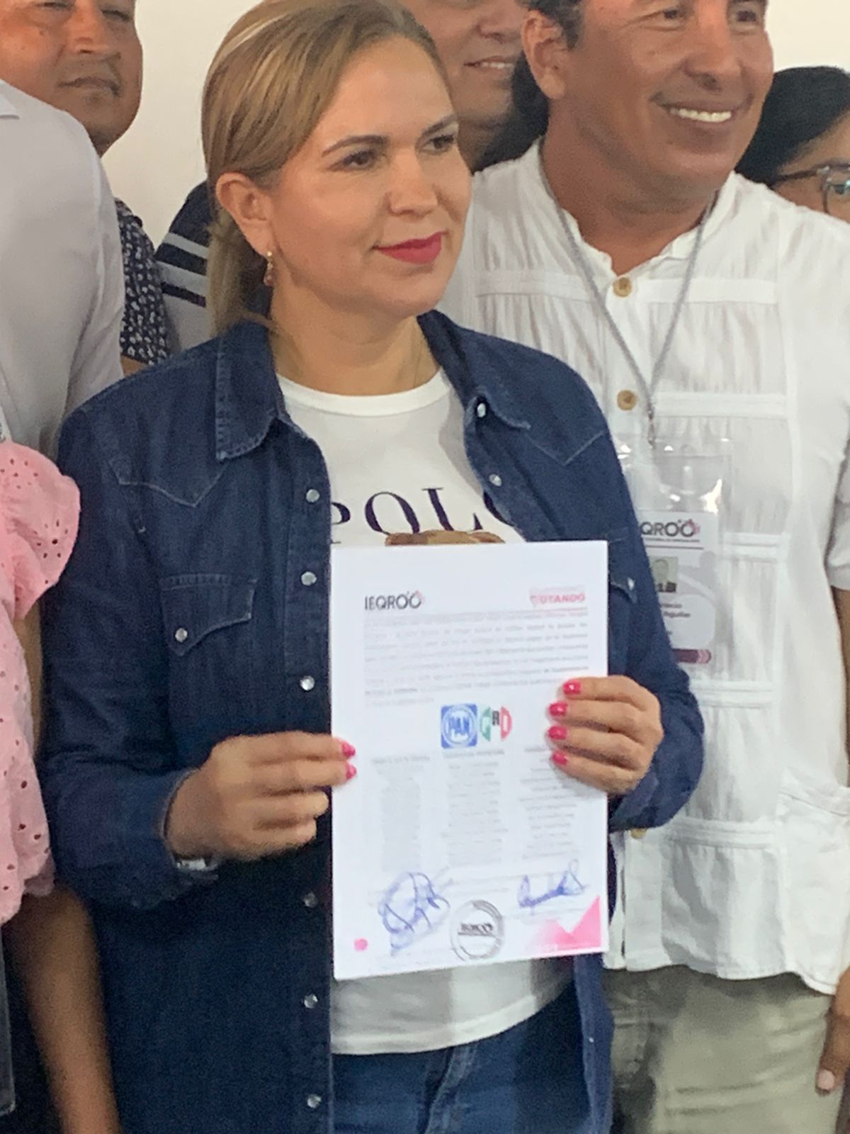 Lili Campos Recibe Constancia Como Candidata A Presidenta Municipal De