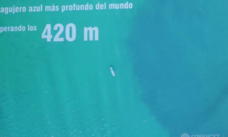 El agujero azul más profundo del planeta está en Chetumal