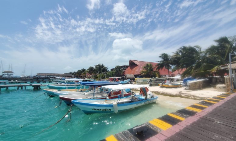 Cierran puerto a embarcaciones menores en Isla Mujeres