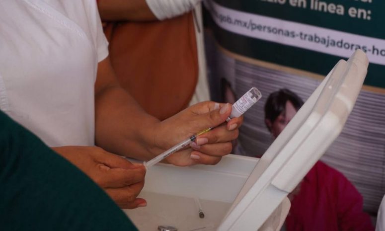Reduce vacunación invernal casos de Covid e influenza en Quintana Roo