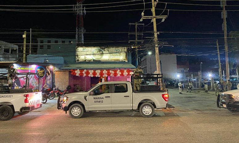 Realizan cateos en bares de Playa del Carmen