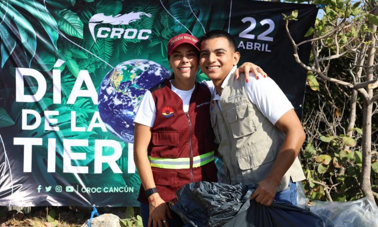 Encabeza Ana Paty Peralta limpieza de manglar en zona hotelera