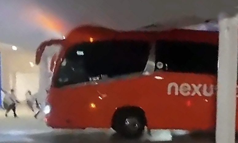Se incrusta en techo de andén en aeropuerto de Cancún