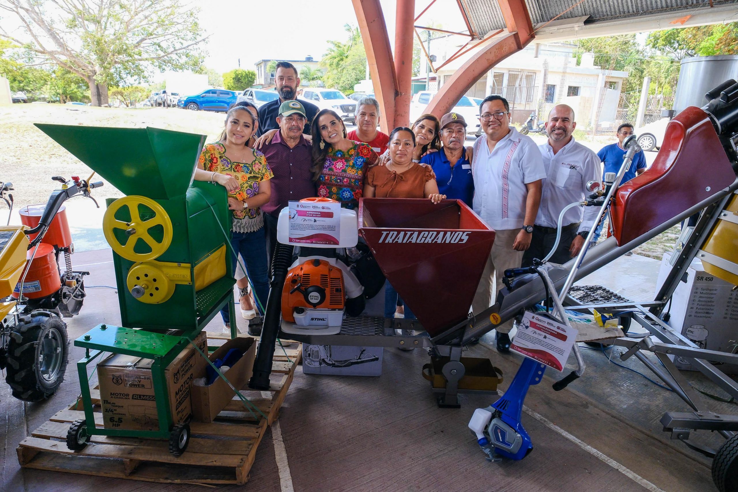 Entregan maquinaria agrícola y silos a productores de Quintana Roo ...