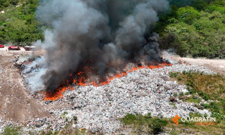 Combaten incendio en basurero de Chetumal
