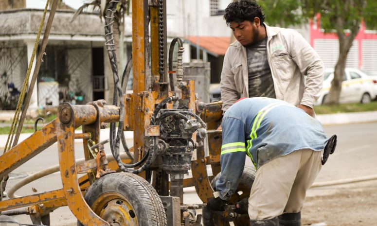Rehabilitan pozos de absorción en colonia 5 de Abril en Chetumal