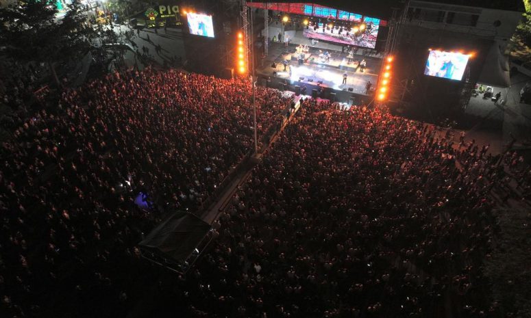 Revienta Bobby Pulido la Plaza 28 de Julio ante 20 mil asistentes
