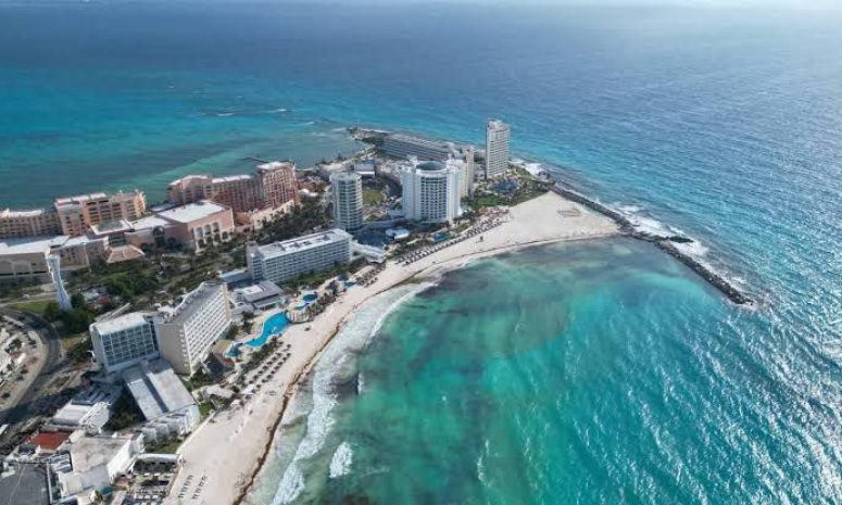 Recibe Cancún más de 70 mil turistas en inicio de temporada vacacional