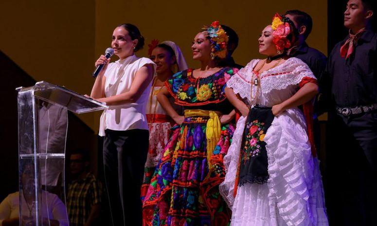 Celebran éxito del Teatro de la Ciudad en Cancún