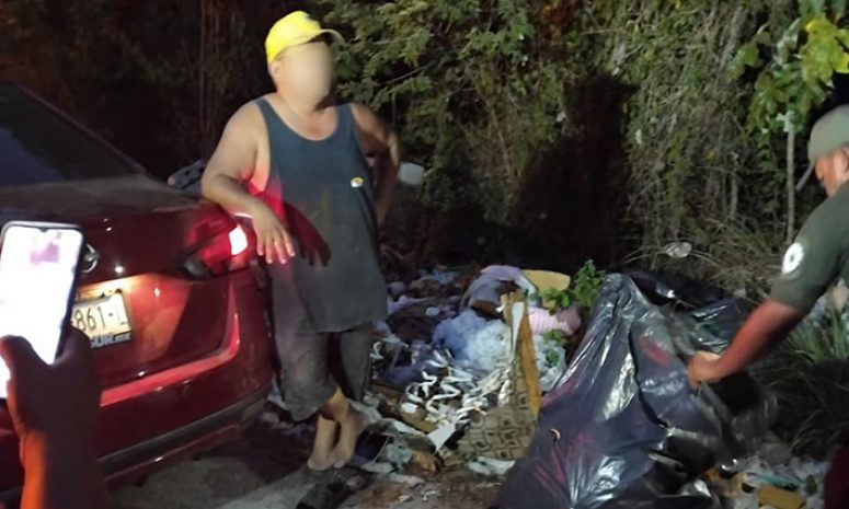 Le sale caro a cancunense tirar basura en la vía pública