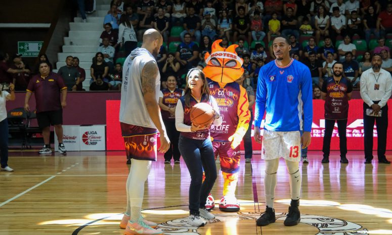 Reestrenan Palacio de los Deportes en Chetumal con fiesta internacional