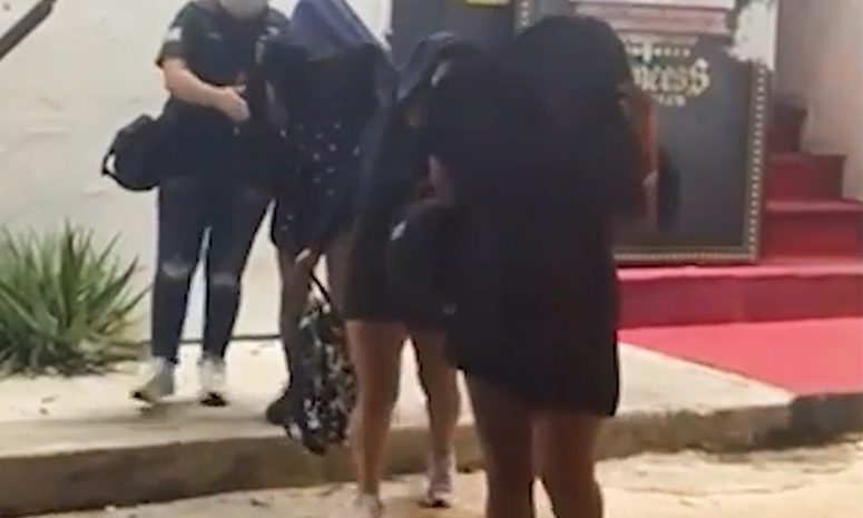 Catean bar en Tulum; rescatan a 15 mujeres presuntas víctimas de trata