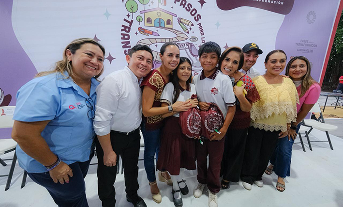 Inician Mara y Ana Paty entrega de tenis escolares en Cancún ...