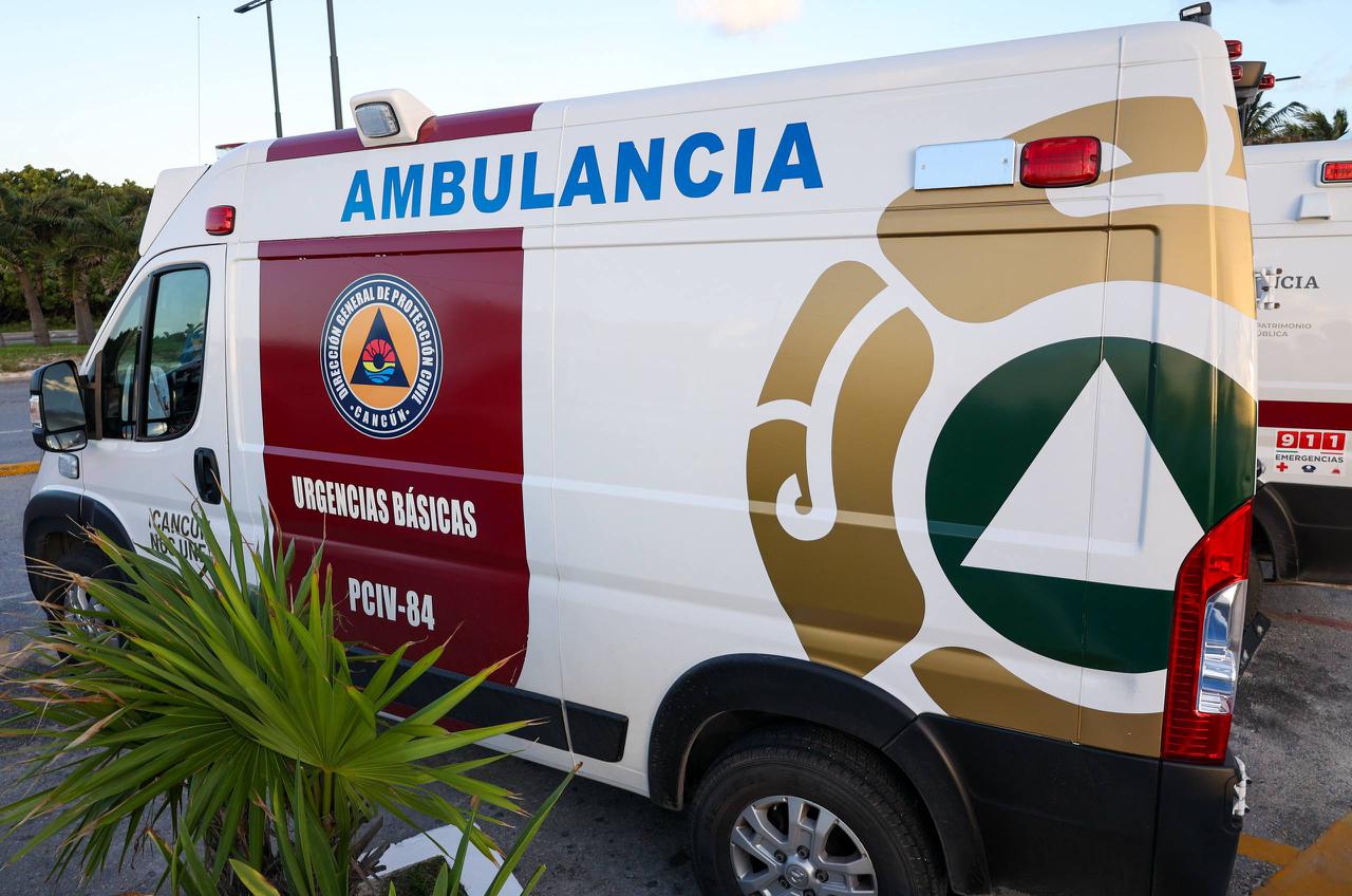 Entrega Ana Paty Peralta uniformes a guardavidas en playas de Cancún ...