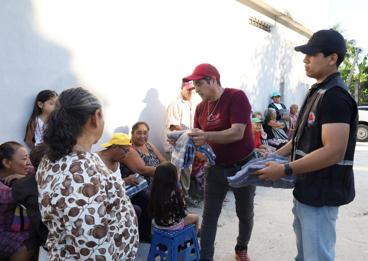 Entregan cobertores en 17 colonias no municipalizadas de Cancún ...