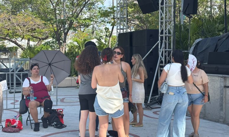 Madrugan fans de Lucero y Mijares para asegurar lugar en Cancún