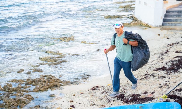 ¡A limpiar se ha dicho! Sacan 96 kilos de basura de las costas de Cozumel