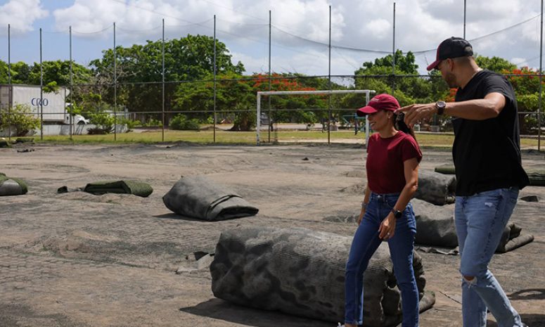 Ana Paty mete mano a canchas de futbol en Cancún