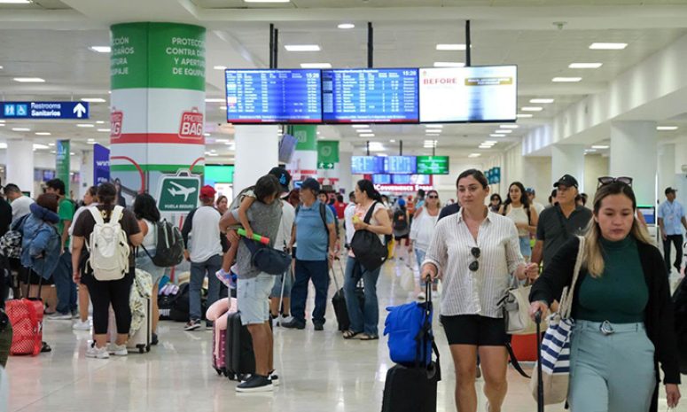 ¡Isaías no lo tumba! Aeropuerto de Cancún sigue volando