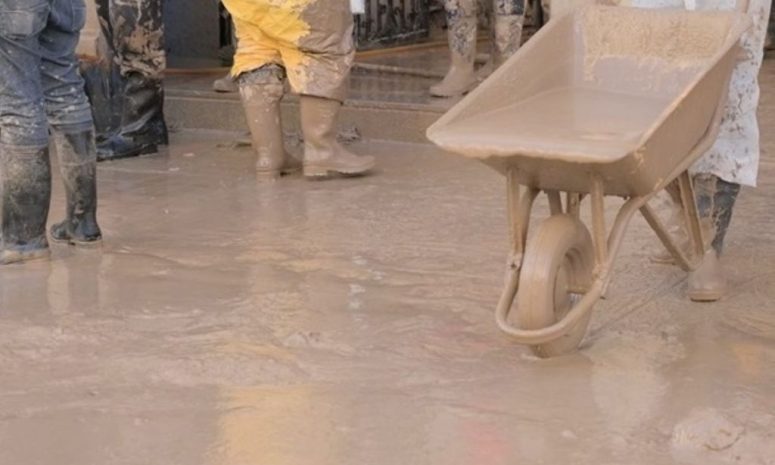 ¿Te entró el agua y el lodo a la casa? Así debes limpiarla