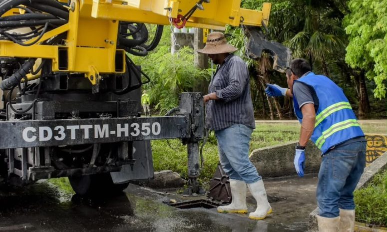 Cancún activa operativo permanente para recuperar movilidad tras las lluvias